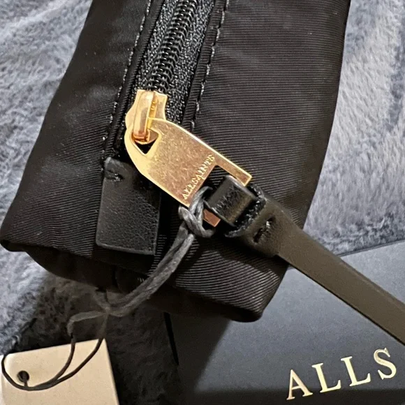 AllSaints make-up bag/pouch and Discovery Set 3 x 3 ml EDP - Picture 2 of 5